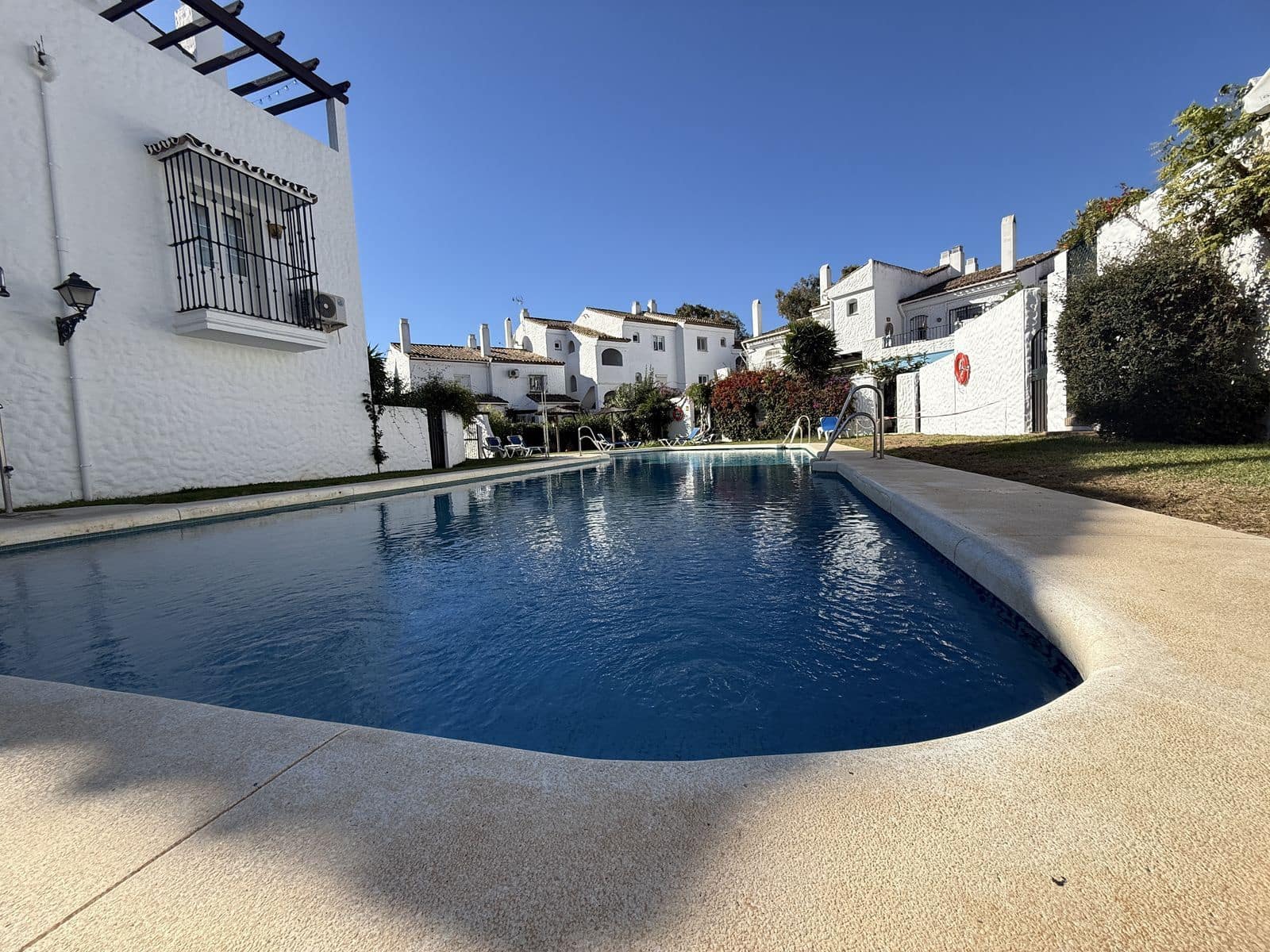 Pareado de 3 habitaciones en El Paraiso en venta con piscina garaje - 495.000 € (Ref: 9456686)