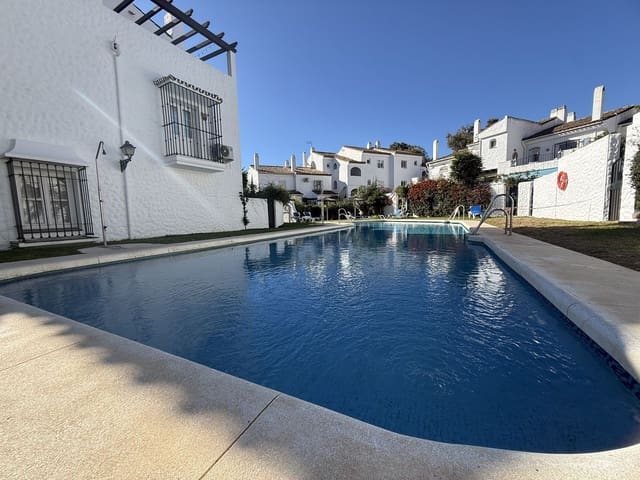 Pareado de 3 habitaciones en El Paraiso, Estepona en venta con piscina garaje - 495.000 € (Ref: 9456686)