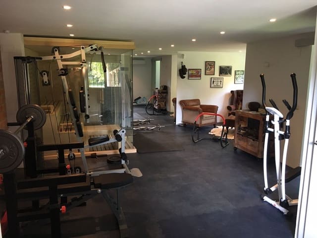 Chalet de 5 habitaciones en San Pedro de Alcantara, Marbella en alquiler con garaje - 8.000 € (Ref: 9456688)