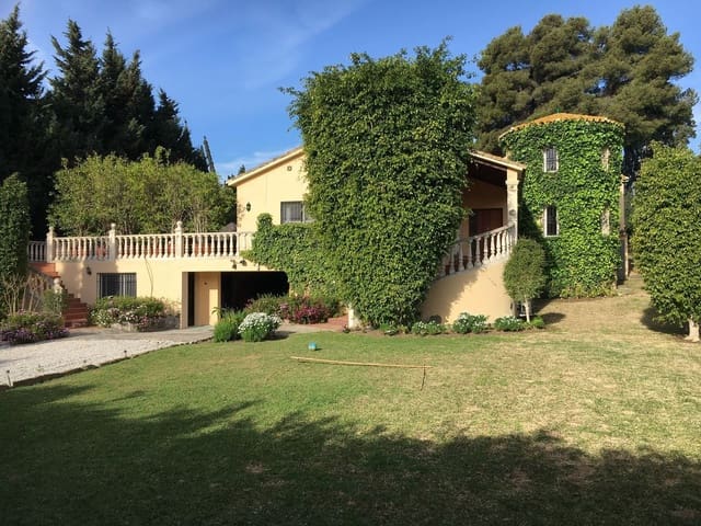 Chalet de 5 habitaciones en San Pedro de Alcantara, Marbella en alquiler con garaje - 8.000 € (Ref: 9456688)