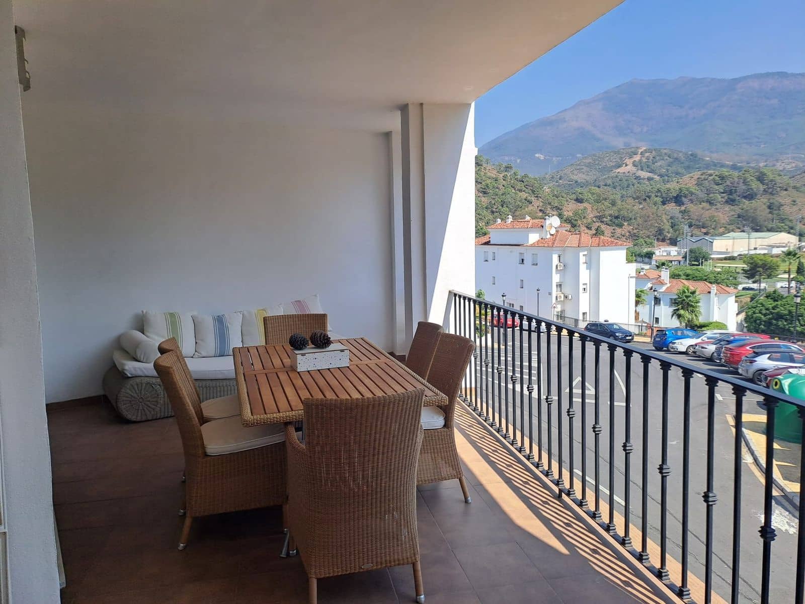 2 bedroom Apartment for sale in Benahavis - € 330,000 (Ref: 9456689)