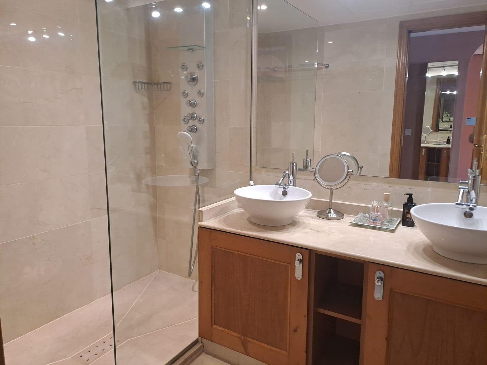 2 bedroom Apartment for sale in Benahavis - € 330,000 (Ref: 9456689)