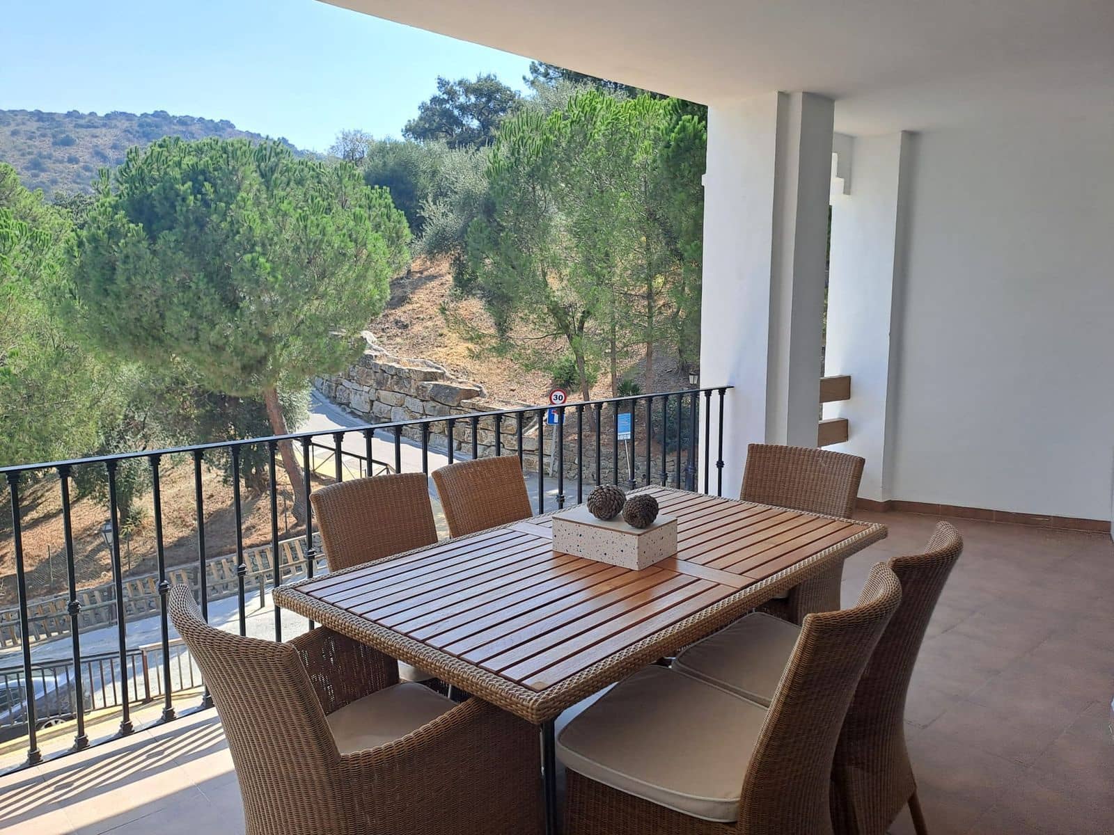 2 bedroom Apartment for sale in Benahavis - € 330,000 (Ref: 9456689)