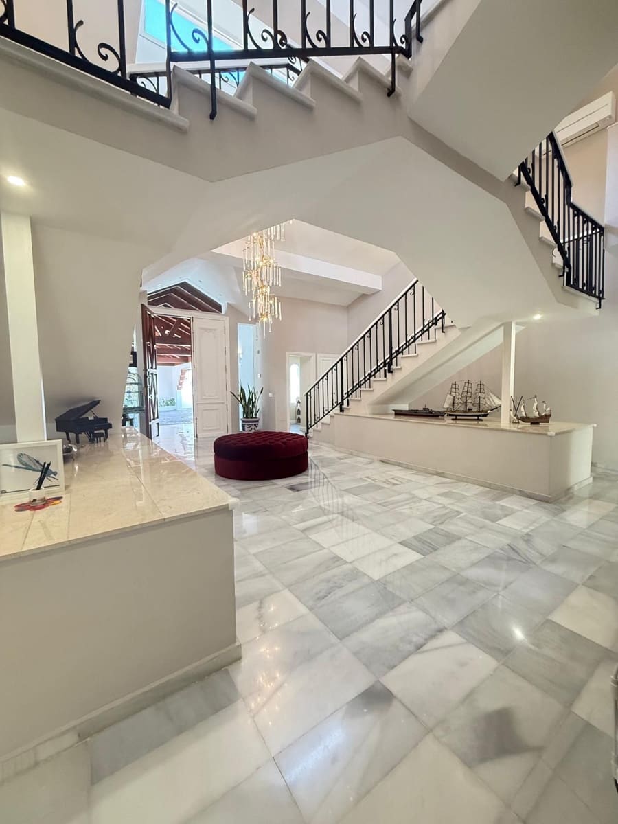 4 sovrum Villa för semesterbostäder i El Paraiso med pool - 18 000 € (Ref: 9456691)