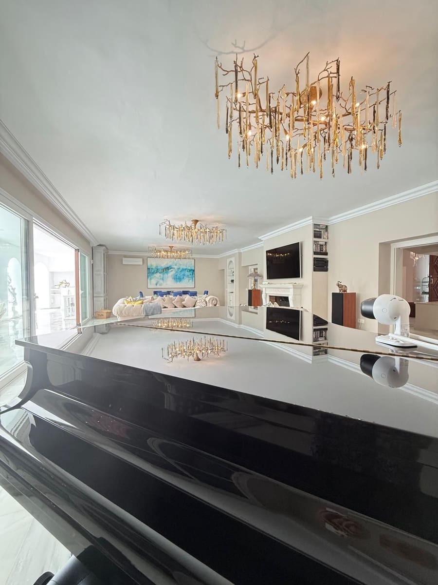 4 sovrum Villa för semesterbostäder i El Paraiso med pool - 18 000 € (Ref: 9456691)