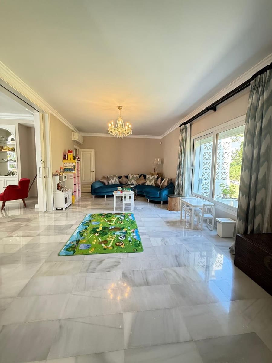 4 sovrum Villa för semesterbostäder i El Paraiso med pool - 18 000 € (Ref: 9456691)