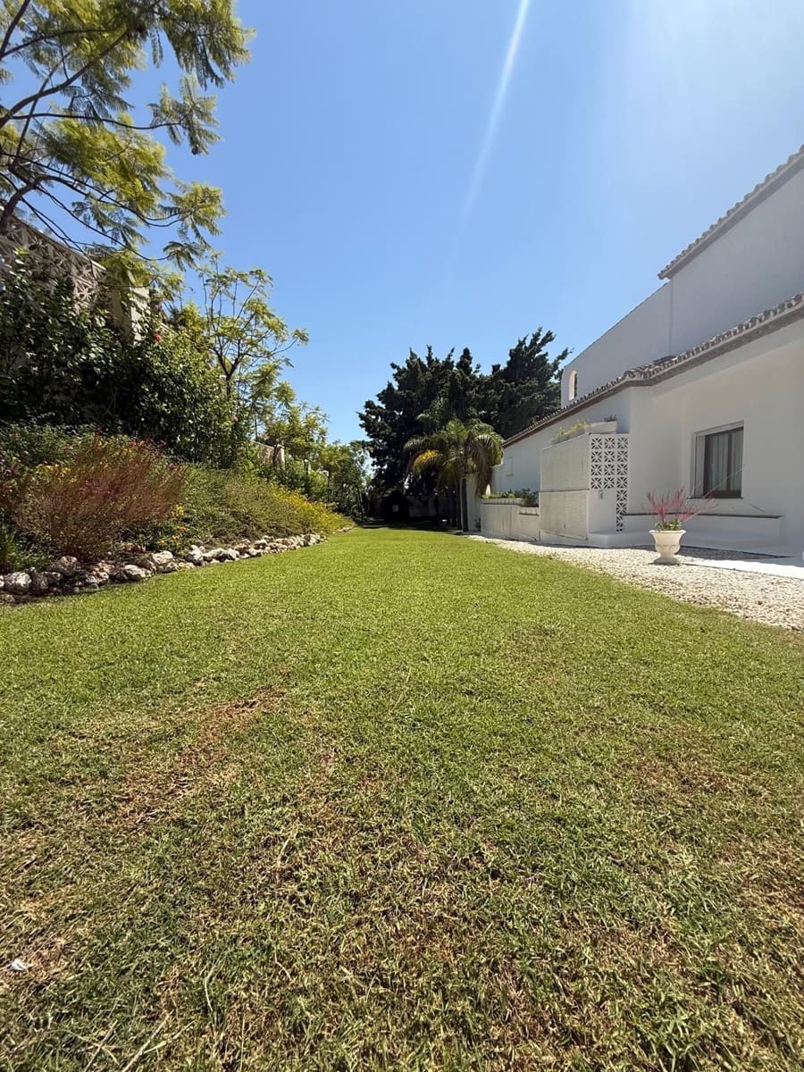 4 sovrum Villa för semesterbostäder i El Paraiso med pool - 18 000 € (Ref: 9456691)