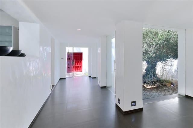 5 makuuhuone Huvila myytävänä paikassa Nueva Andalucia, Marbella mukana uima-altaan - 1 850 000 € (Ref: 9456695)