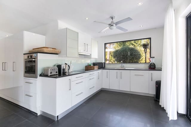 5 chambre Villa/Maison à vendre à Nueva Andalucia, Marbella avec piscine - 1 850 000 € (Ref: 9456695)