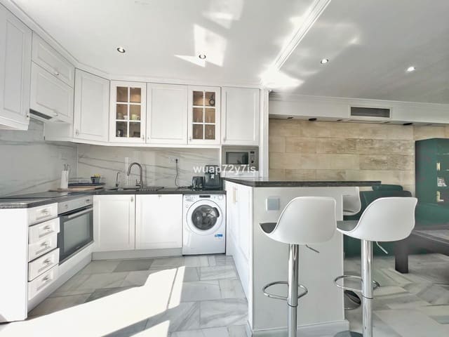 2 slaapkamer Penthouse te koop in El Paraiso, Estepona - € 390.000 (Ref: 9456700)