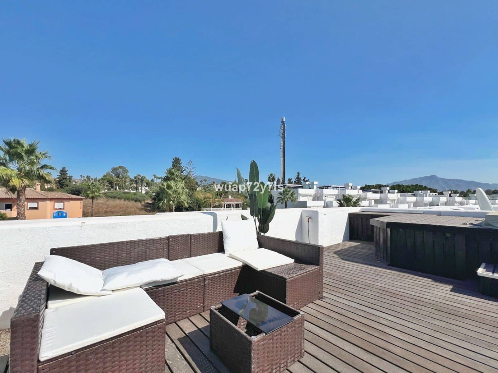 2 slaapkamer Penthouse te koop in El Paraiso - € 390.000 (Ref: 9456700)