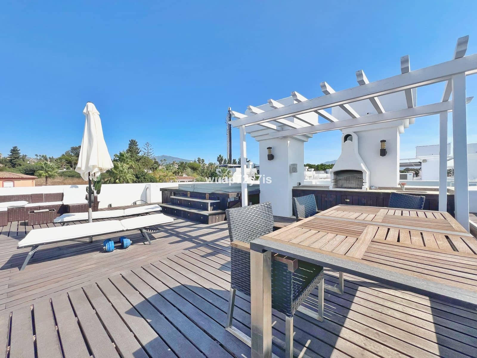 2 slaapkamer Penthouse te koop in El Paraiso - € 390.000 (Ref: 9456700)