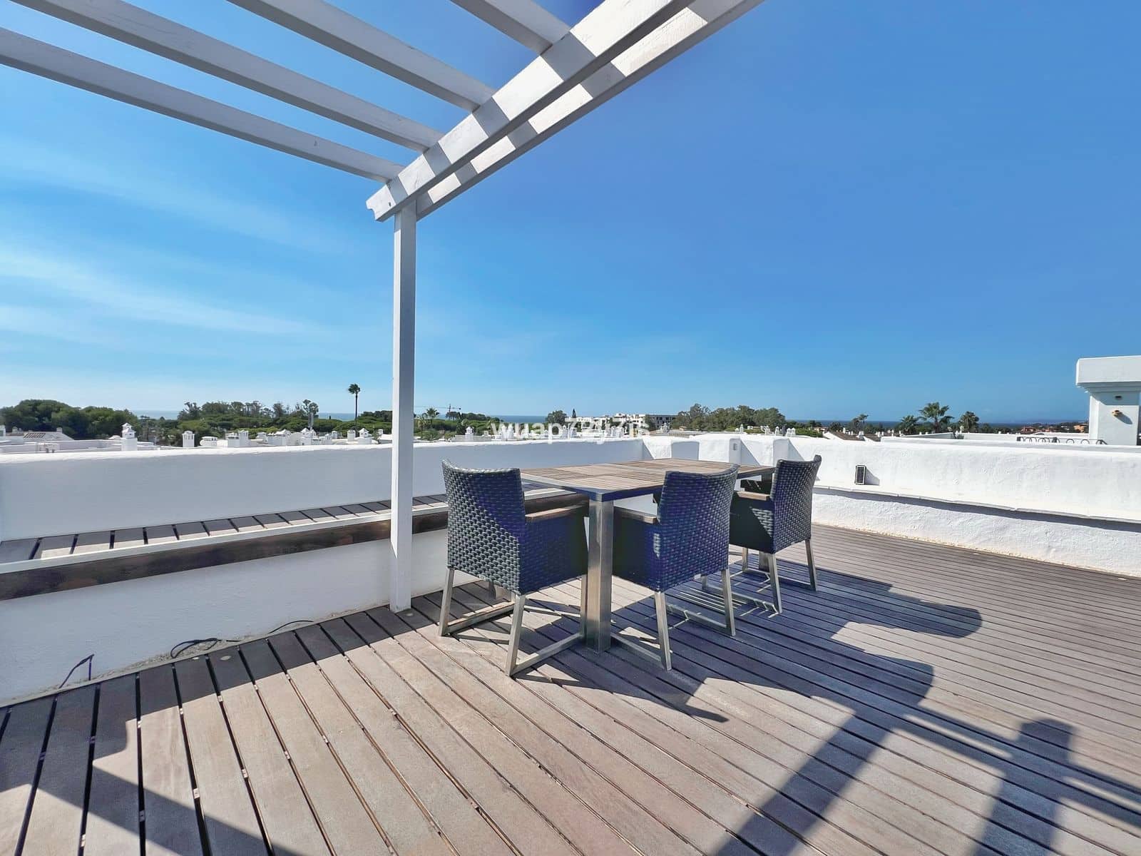 2 slaapkamer Penthouse te koop in El Paraiso - € 390.000 (Ref: 9456700)