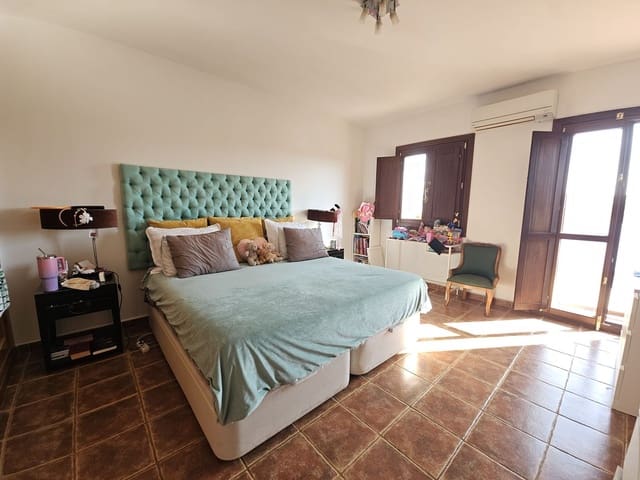 4 sovrum Hus till salu i El Paraiso, Estepona med garage - 550 000 € (Ref: 9456701)