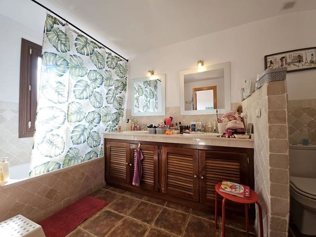 4 sovrum Hus till salu i El Paraiso, Estepona med garage - 550 000 € (Ref: 9456701)