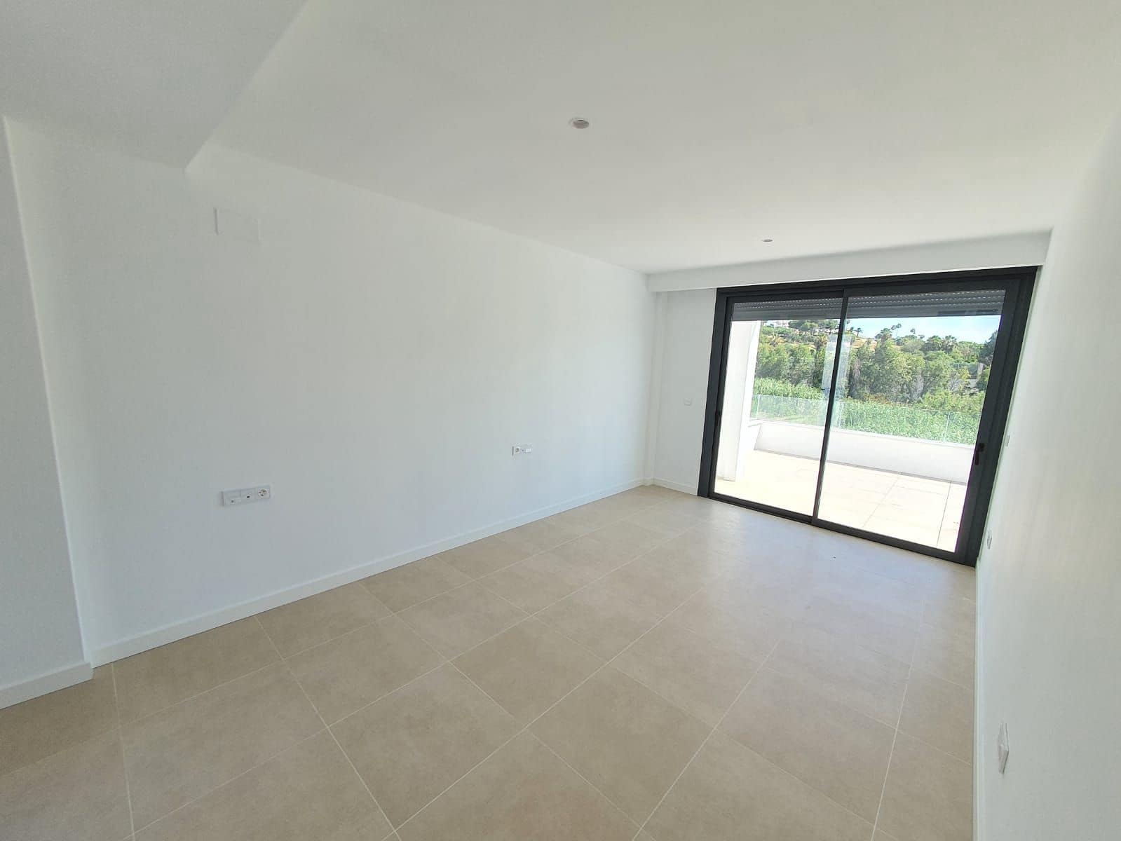 4 Zimmer Villa zu verkaufen in La Duquesa / Puerto de la Duquesa mit Pool - 1.065.000 € (Ref: 9456703)