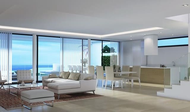 4 bedroom Villa for sale in La Duquesa / Puerto de la Duquesa, Manilva with pool - € 1,065,000 (Ref: 9456703)