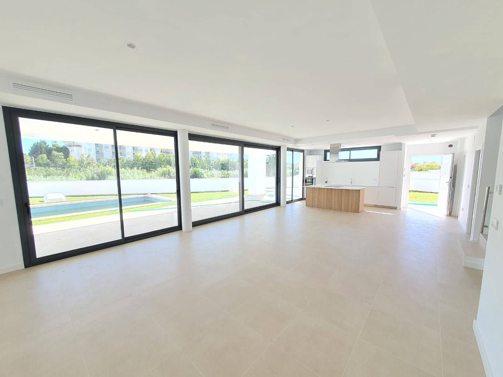 4 sypialnia Willa na sprzedaż w La Duquesa / Puerto de la Duquesa z basenem - 1 065 000 € (Ref: 9456703)