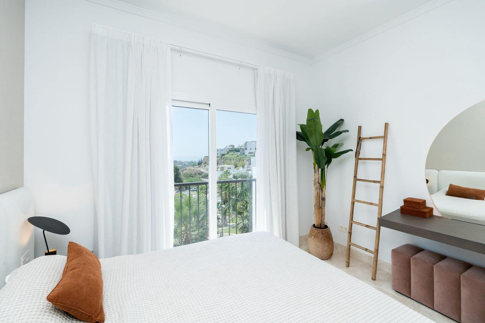 2 slaapkamer Penthouse te koop in El Paraiso met zwembad garage - € 650.000 (Ref: 9456709)