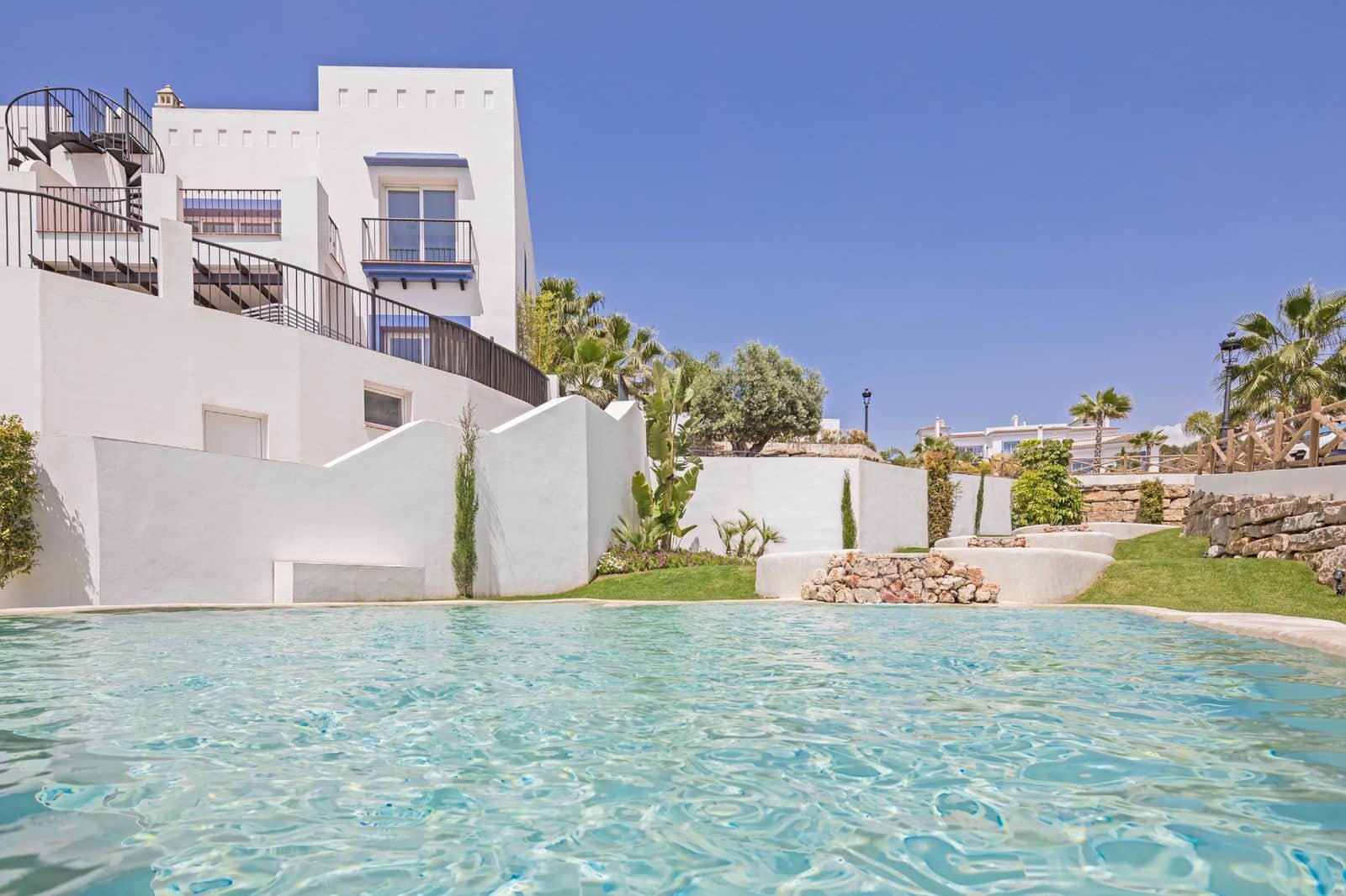 2 slaapkamer Penthouse te koop in El Paraiso met zwembad garage - € 650.000 (Ref: 9456709)