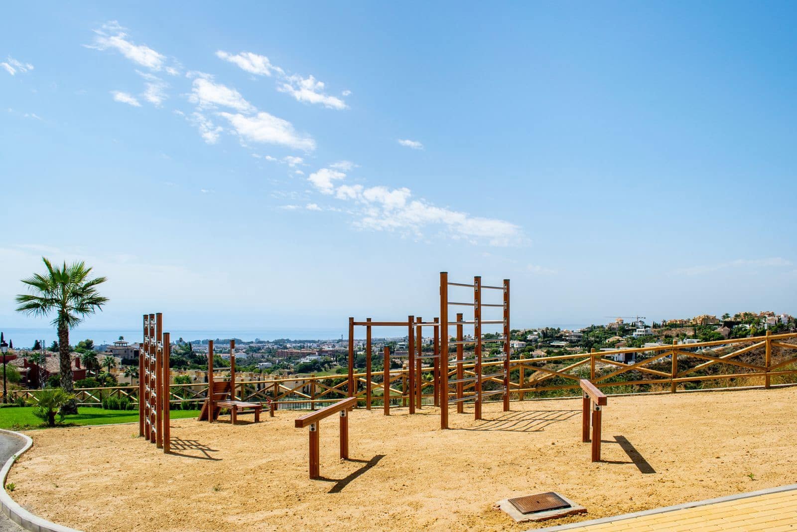 2 slaapkamer Penthouse te koop in El Paraiso met zwembad garage - € 650.000 (Ref: 9456709)