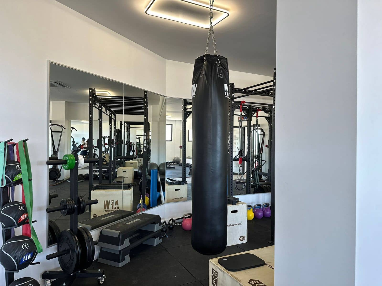 2 slaapkamer Penthouse te koop in El Paraiso met zwembad garage - € 650.000 (Ref: 9456709)