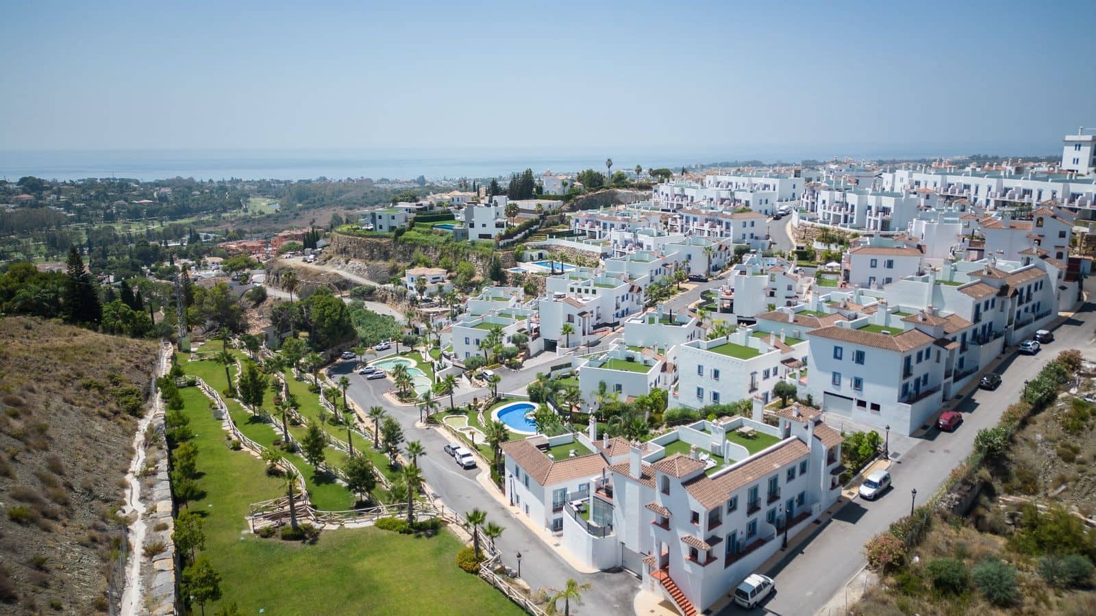 2 slaapkamer Penthouse te koop in El Paraiso met zwembad garage - € 650.000 (Ref: 9456709)