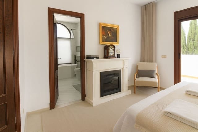 3 sypialnia Willa na sprzedaż w El Paraiso, Estepona z garażem - 1 400 000 € (Ref: 9456719)