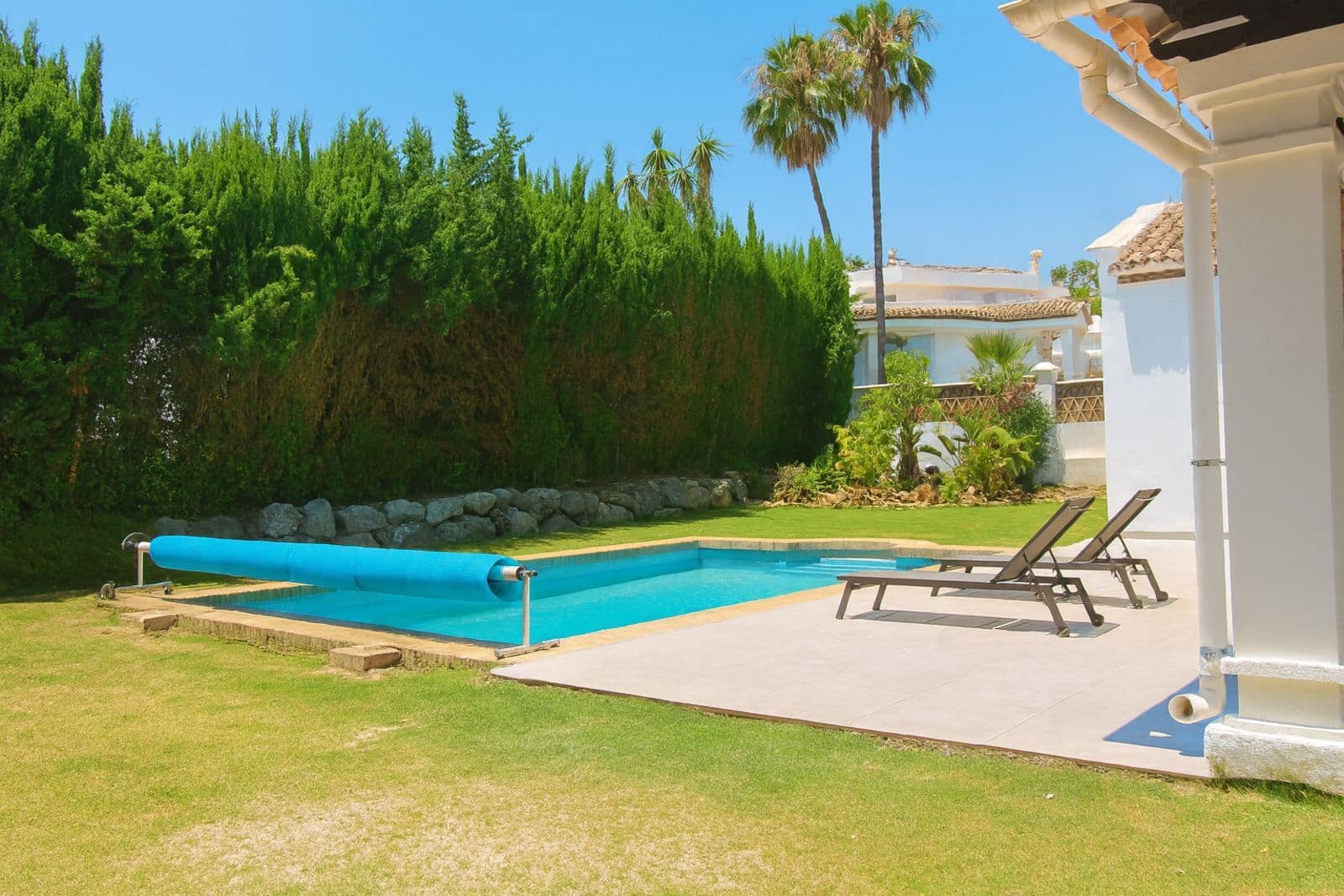 3 makuuhuone Huvila myytävänä paikassa El Paraiso mukana 
autotalli - 1 400 000 € (Ref: 9456719)