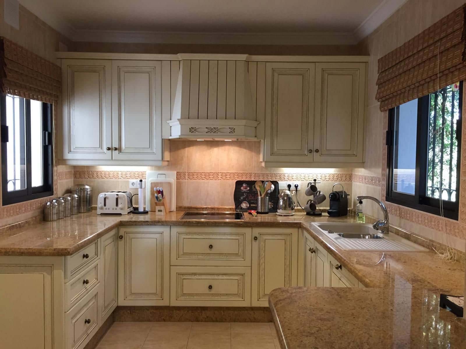 4 sypialnia Willa na sprzedaż w El Paraiso - 1 600 000 € (Ref: 9456721)