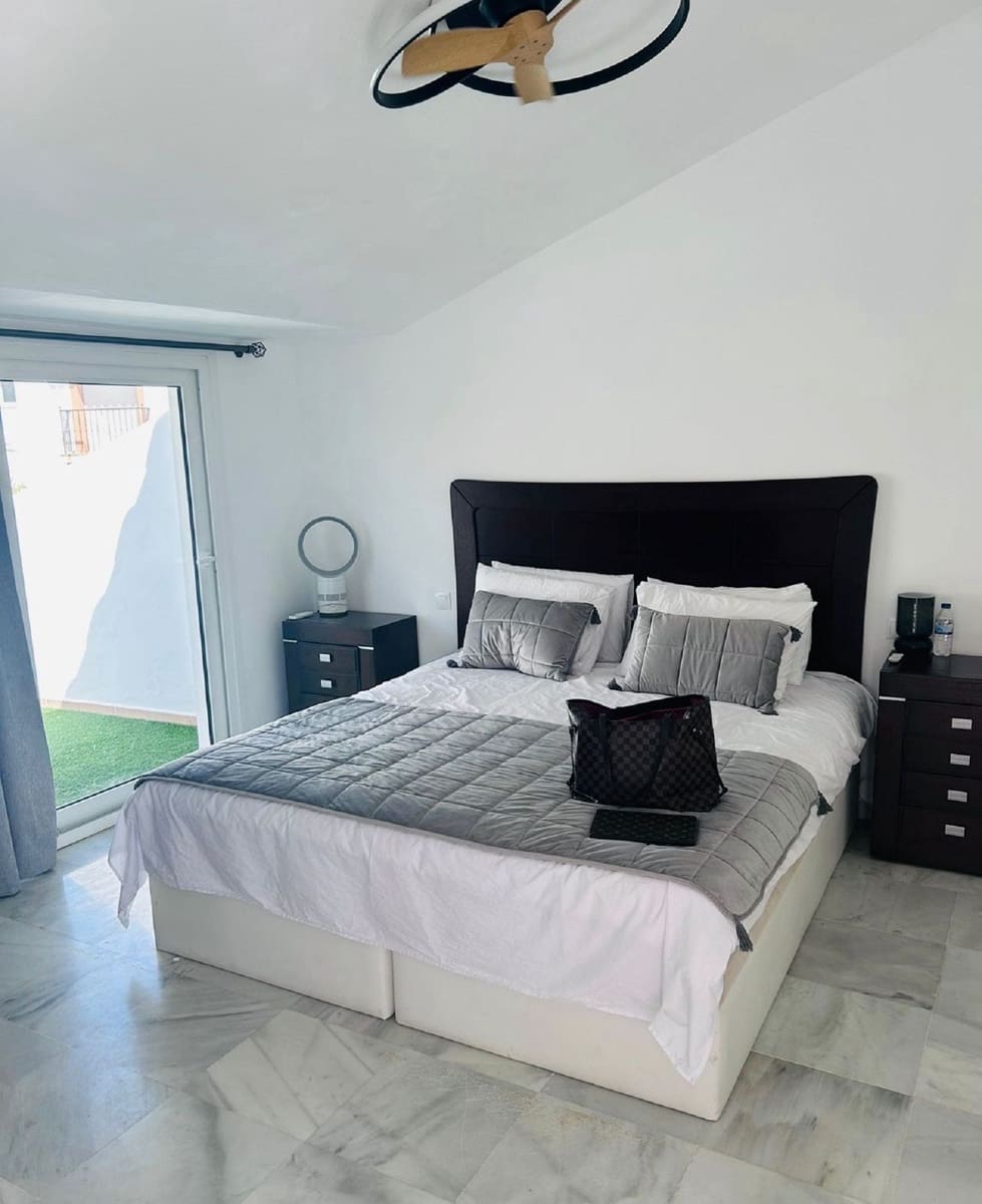 Chalet de 4 habitaciones en Marbella en alquiler vacacional - 4.900 € (Ref: 9560685)