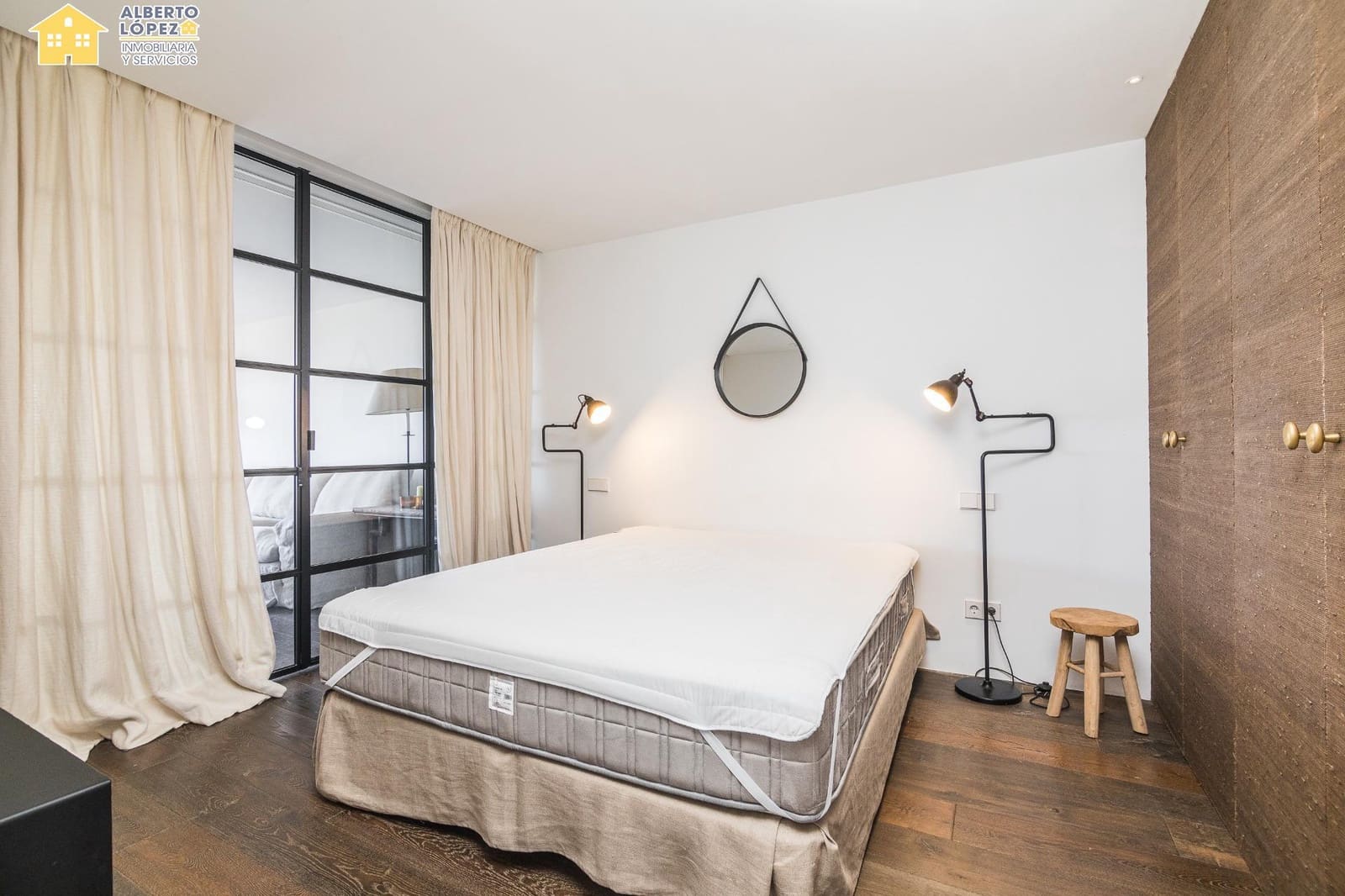 2 soverom Leilighet til leie i Alicante by med garasje - € 2 500 (Ref: 9230493)