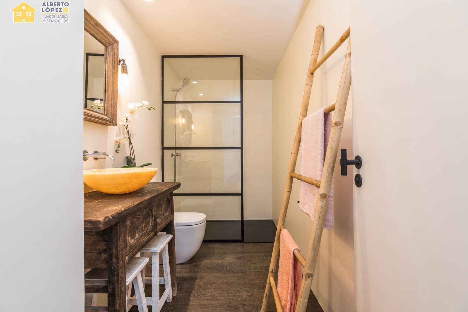 2 soverom Leilighet til leie i Alicante by med garasje - € 2 500 (Ref: 9230493)