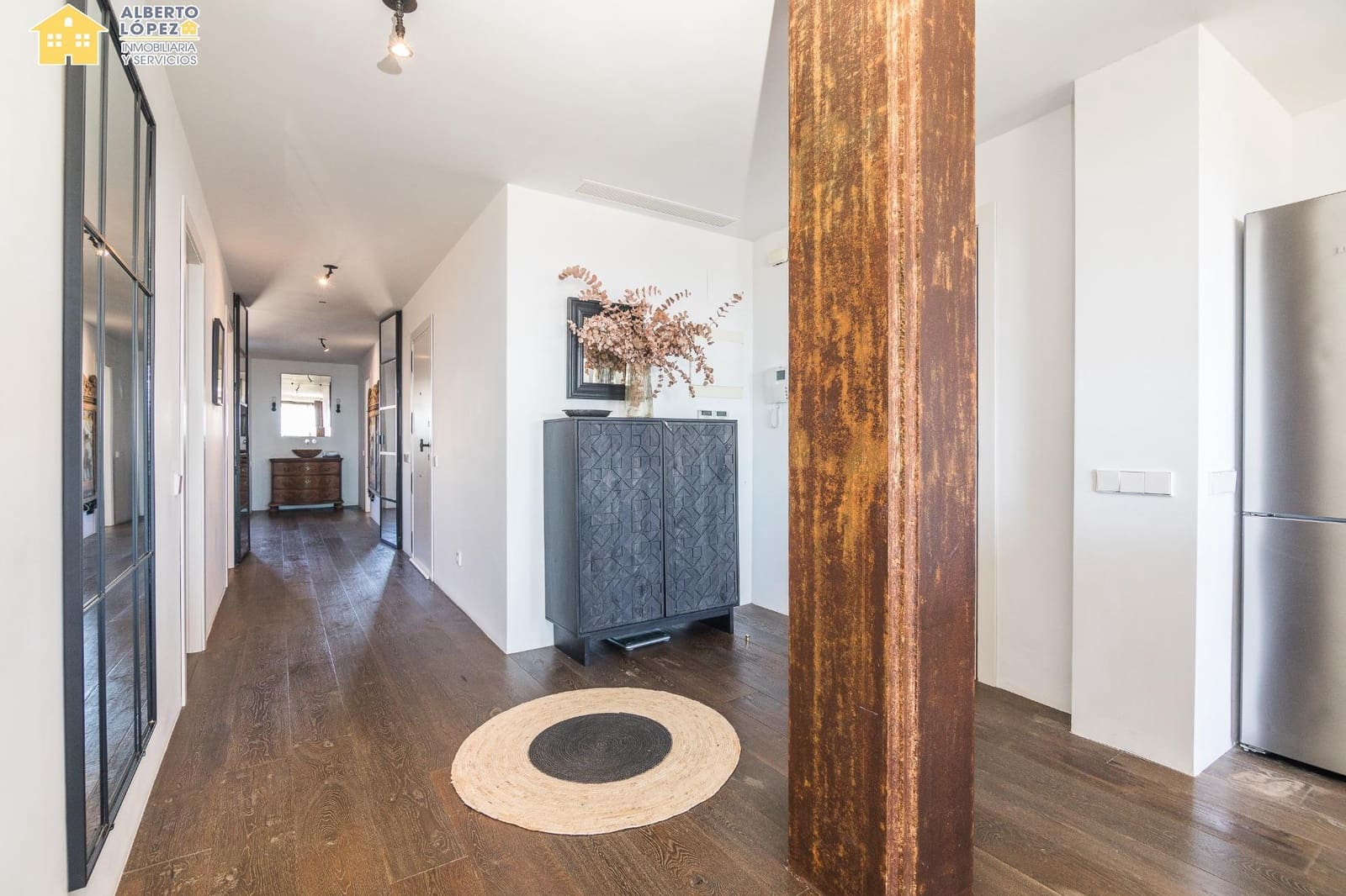 2 soverom Leilighet til leie i Alicante by med garasje - € 2 500 (Ref: 9230493)