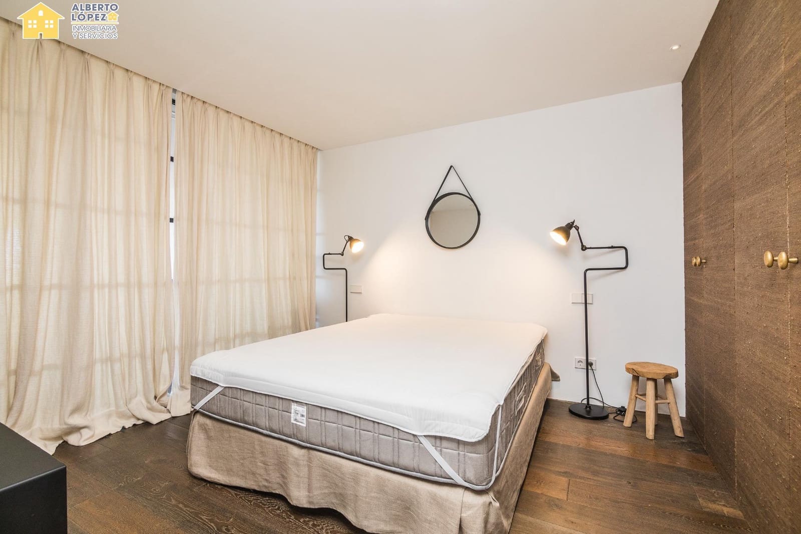 2 soverom Leilighet til leie i Alicante by med garasje - € 2 500 (Ref: 9230493)