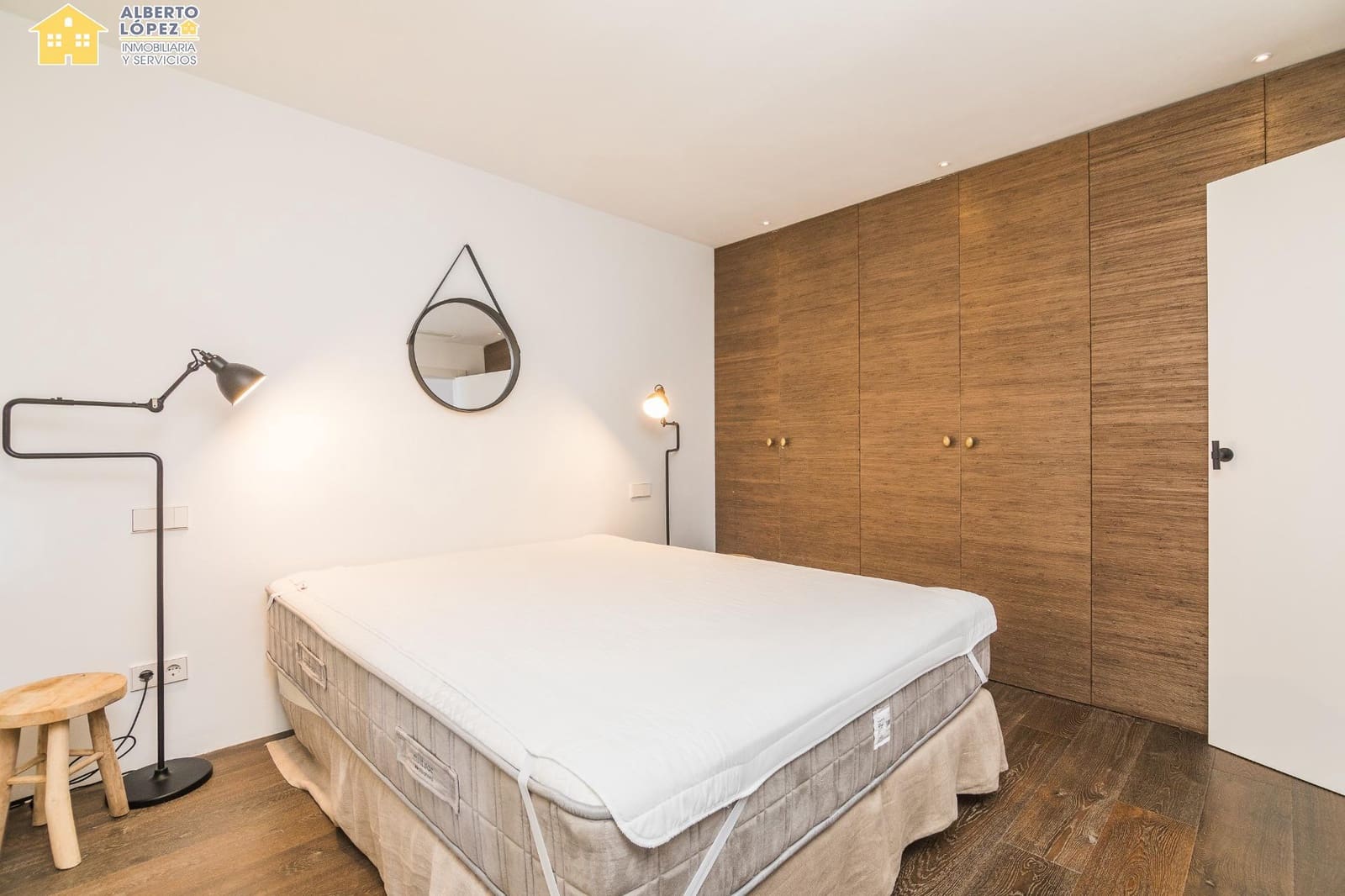 2 soverom Leilighet til leie i Alicante by med garasje - € 2 500 (Ref: 9230493)