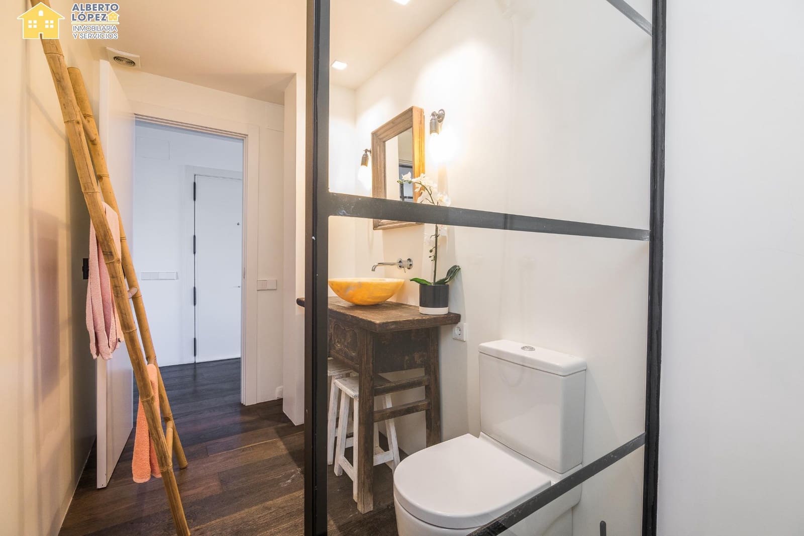 2 soverom Leilighet til leie i Alicante by med garasje - € 2 500 (Ref: 9230493)