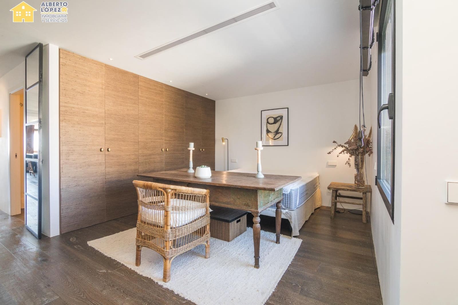 2 soverom Leilighet til leie i Alicante by med garasje - € 2 500 (Ref: 9230493)