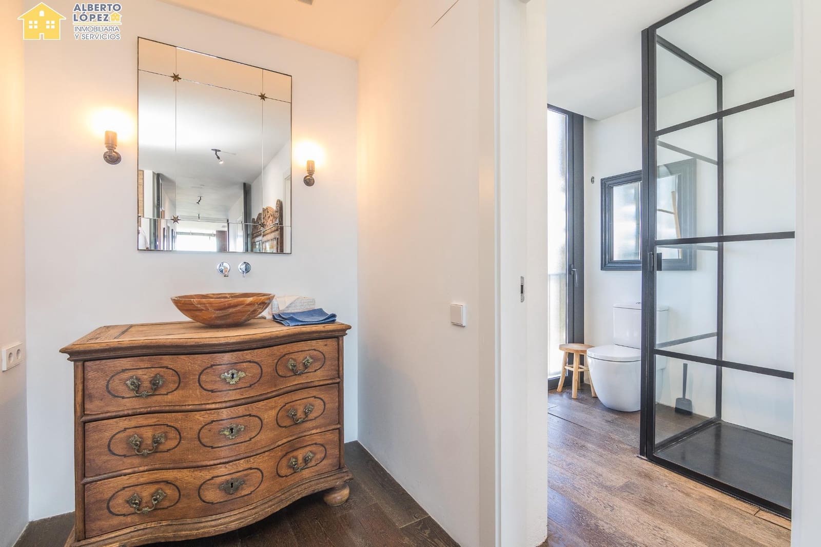 2 soverom Leilighet til leie i Alicante by med garasje - € 2 500 (Ref: 9230493)