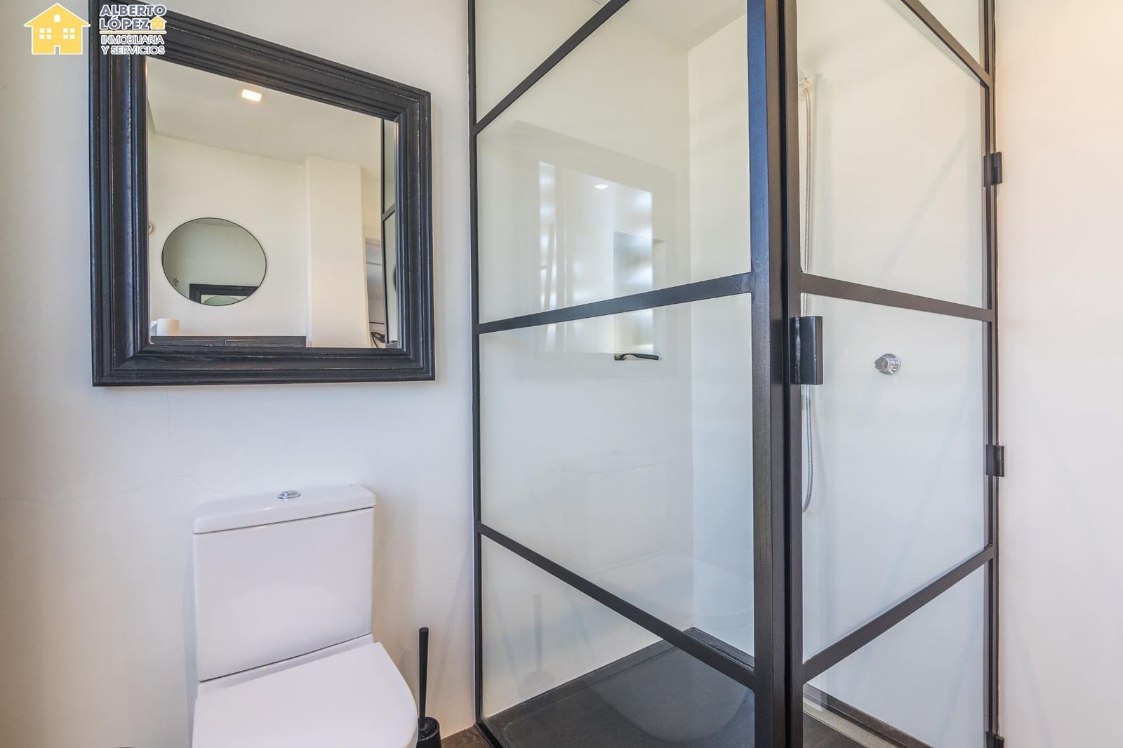 2 soverom Leilighet til leie i Alicante by med garasje - € 2 500 (Ref: 9230493)