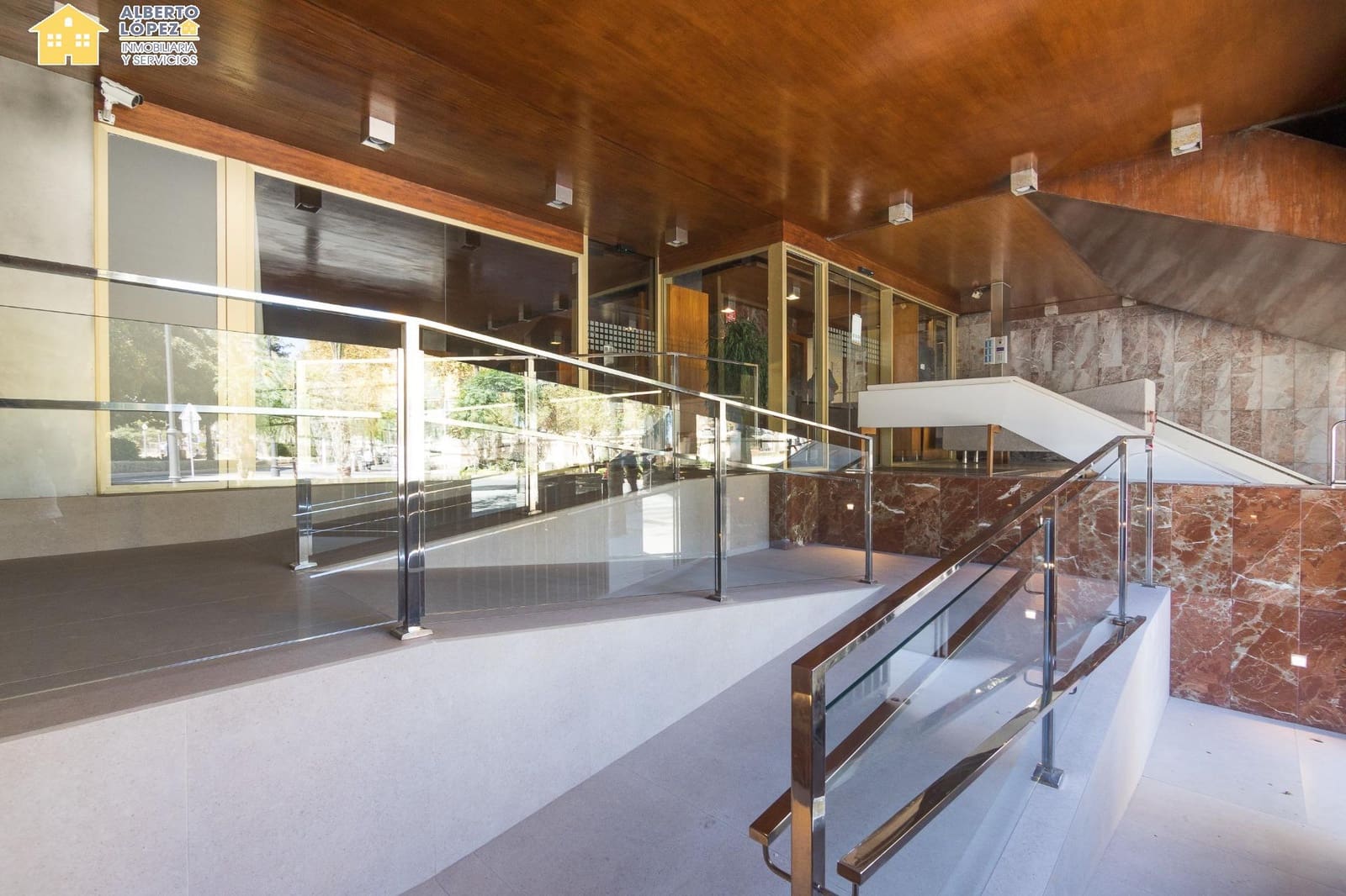 2 soverom Leilighet til leie i Alicante by med garasje - € 2 500 (Ref: 9230493)