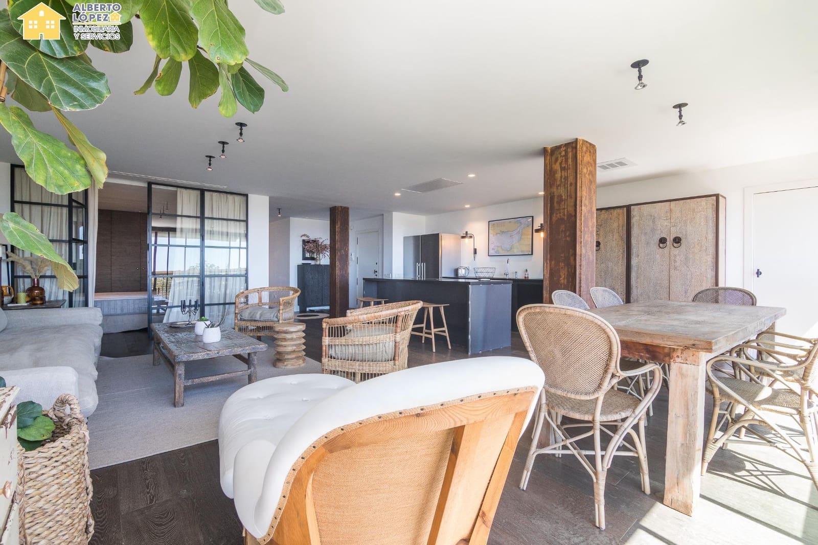 2 soverom Leilighet til leie i Alicante by med garasje - € 2 500 (Ref: 9230493)