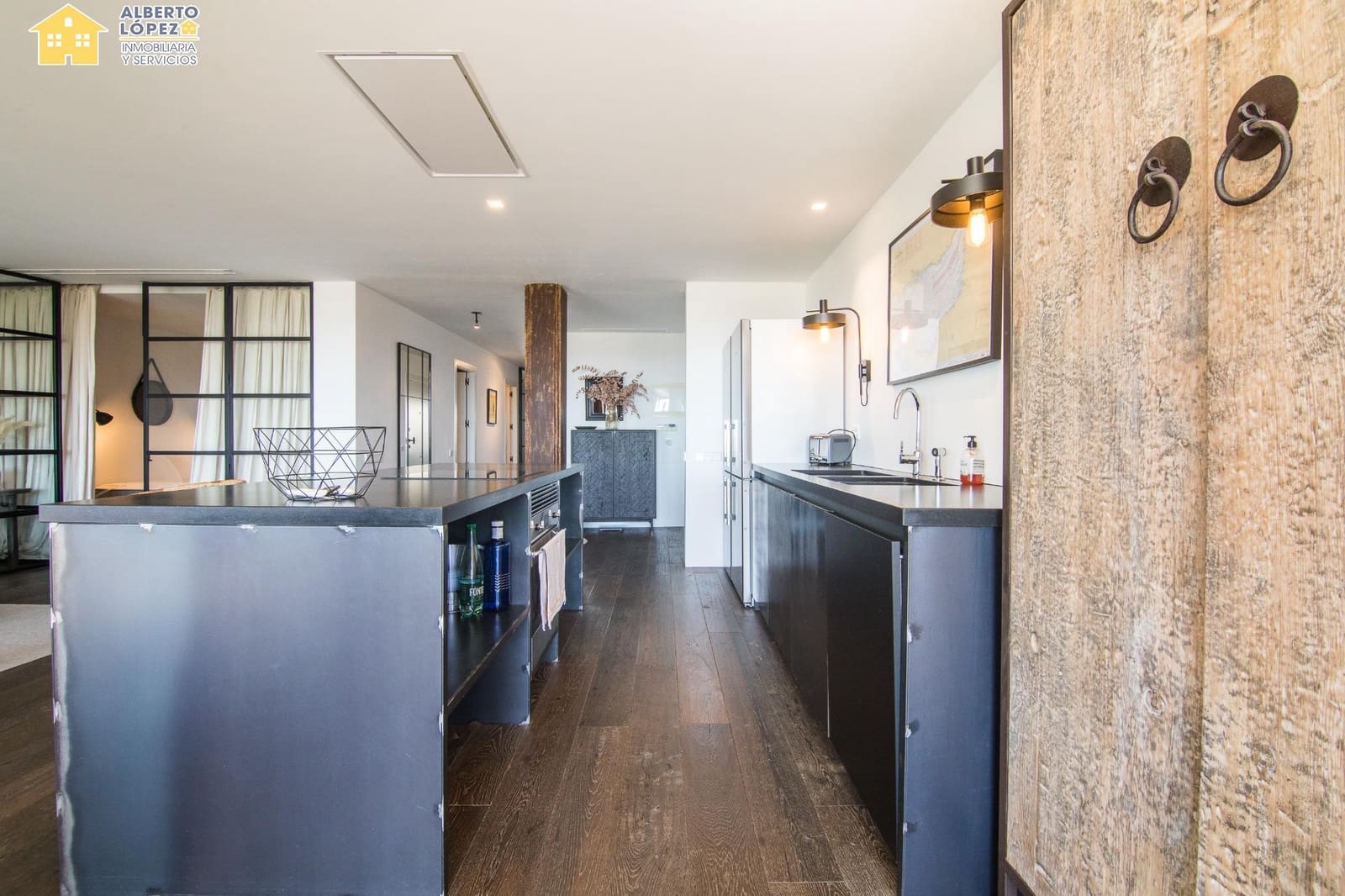 2 soverom Leilighet til leie i Alicante by med garasje - € 2 500 (Ref: 9230493)