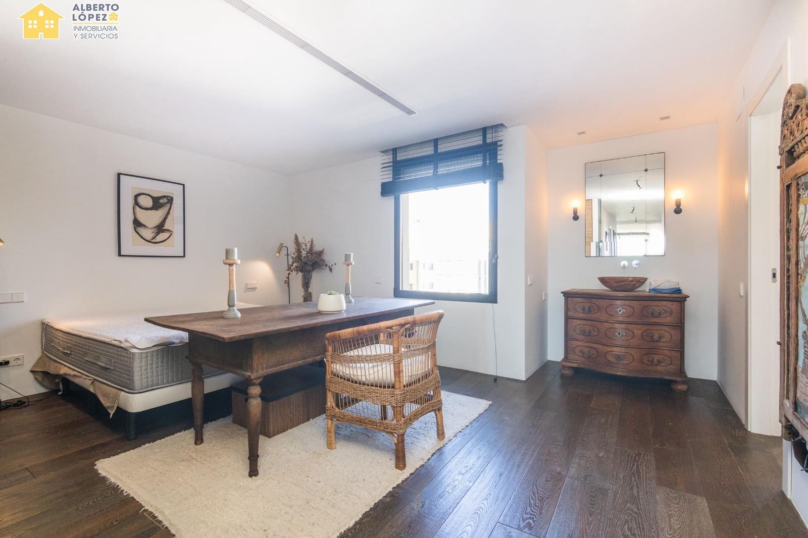 2 soverom Leilighet til leie i Alicante by med garasje - € 2 500 (Ref: 9230493)