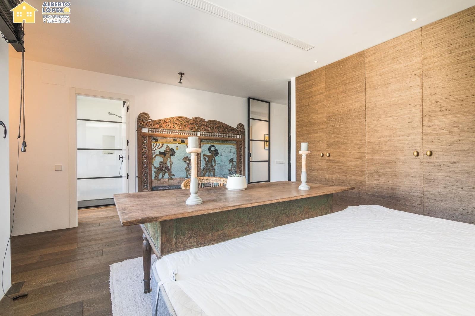 2 soverom Leilighet til leie i Alicante by med garasje - € 2 500 (Ref: 9230493)