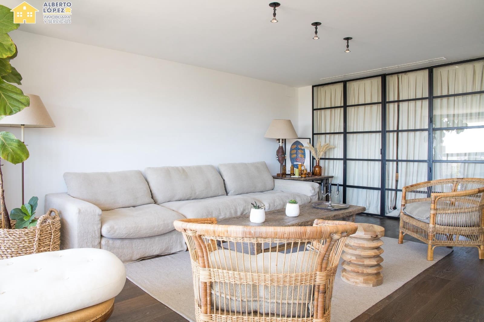 2 soverom Leilighet til leie i Alicante by med garasje - € 2 500 (Ref: 9230493)