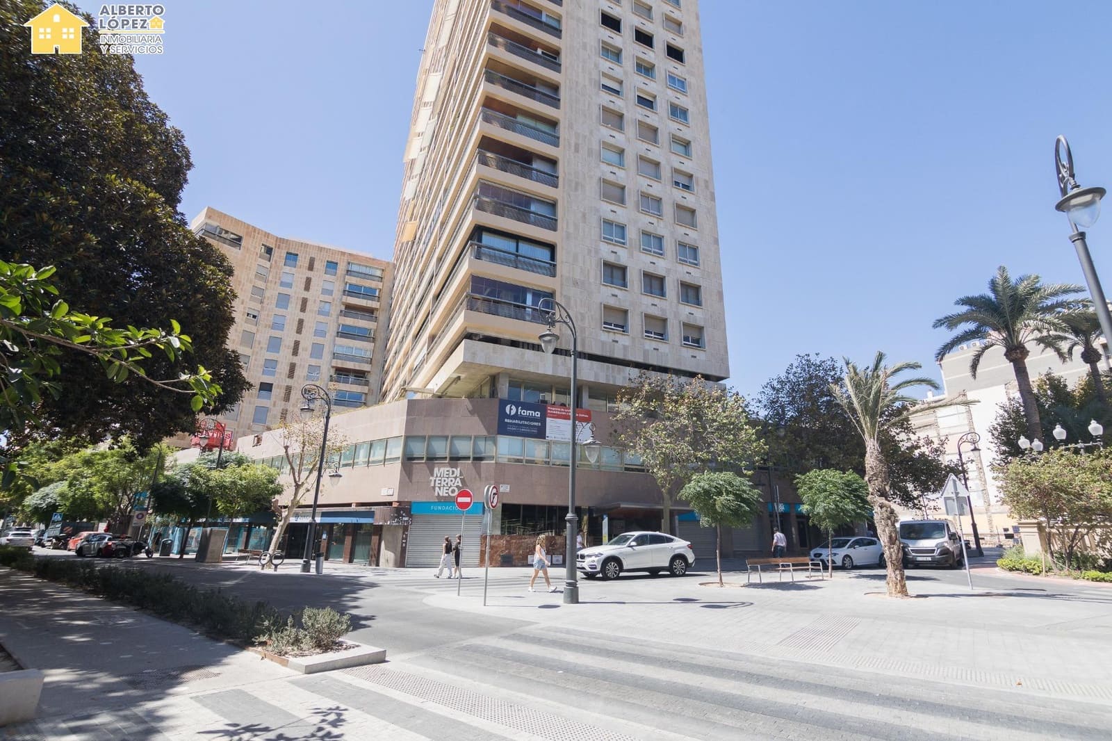 2 soverom Leilighet til leie i Alicante by med garasje - € 2 500 (Ref: 9230493)