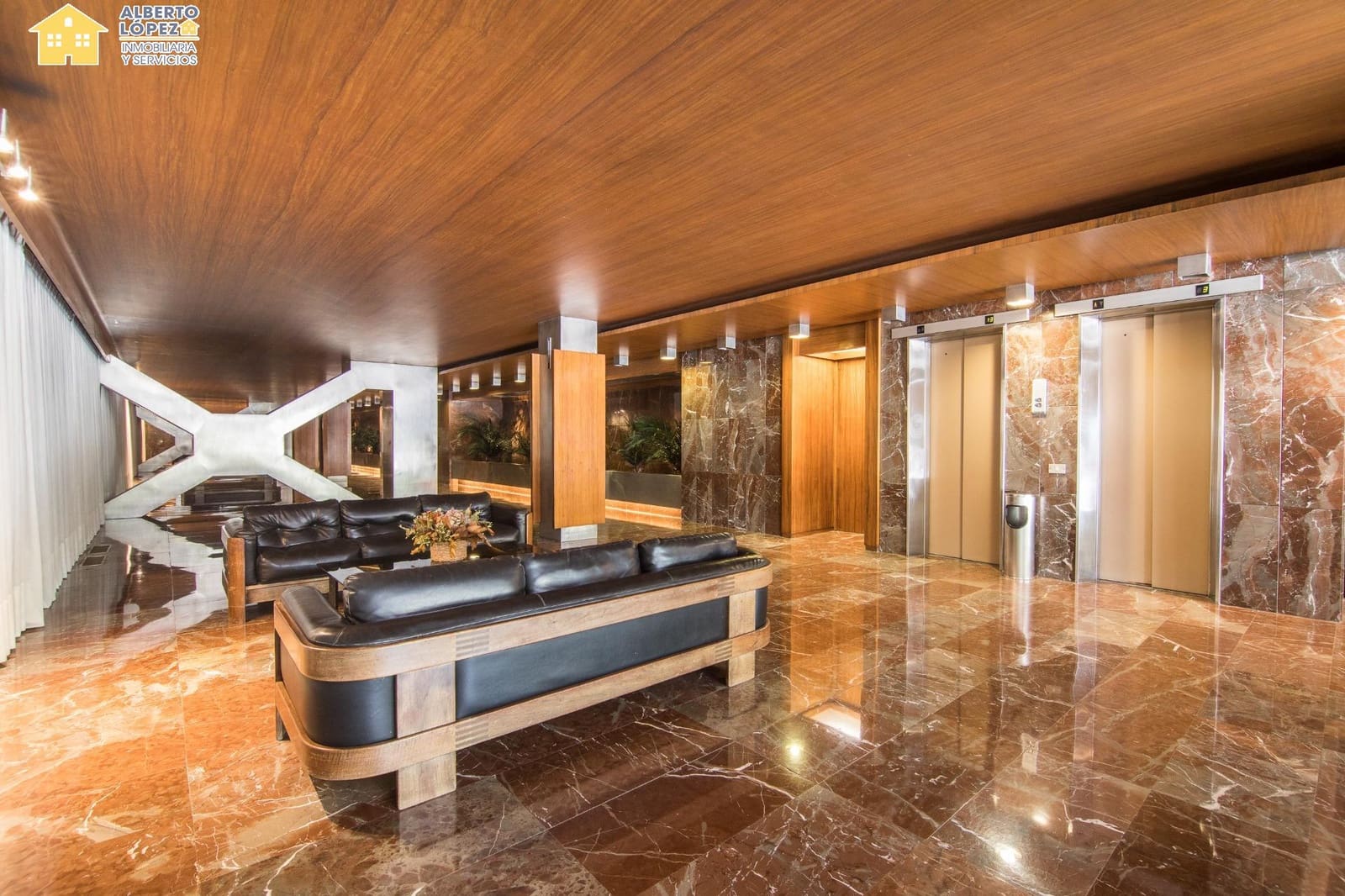 2 soverom Leilighet til leie i Alicante by med garasje - € 2 500 (Ref: 9230493)