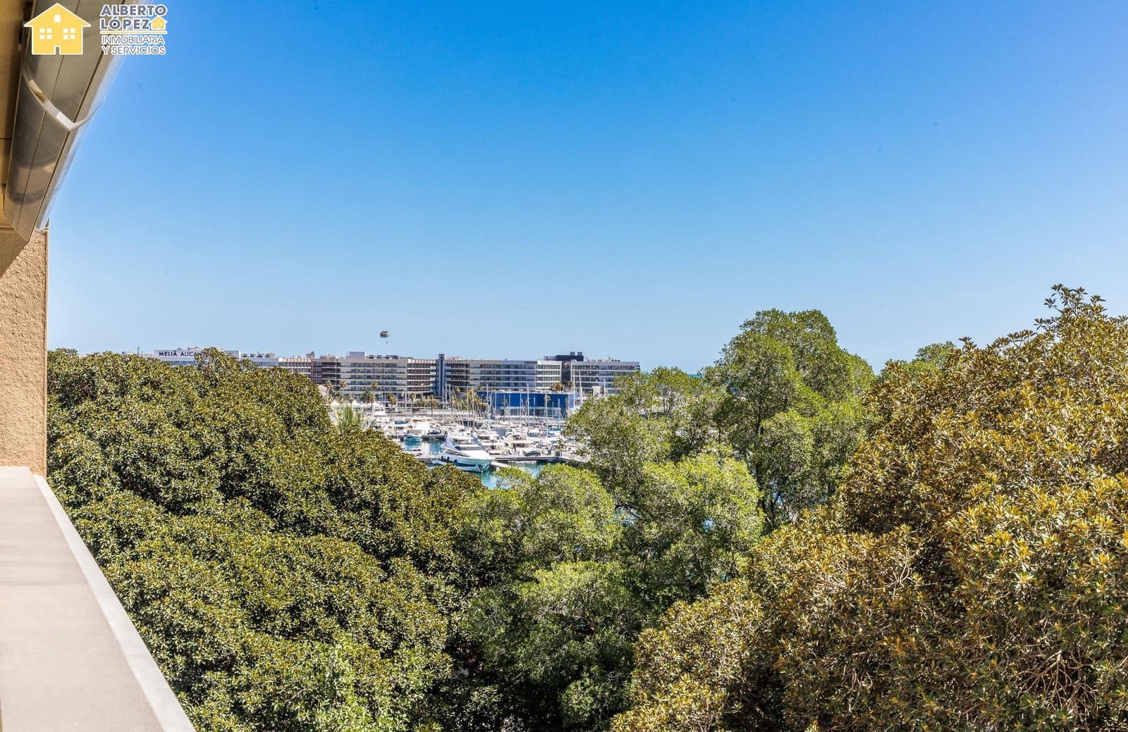 2 soverom Leilighet til leie i Alicante by med garasje - € 2 500 (Ref: 9230493)