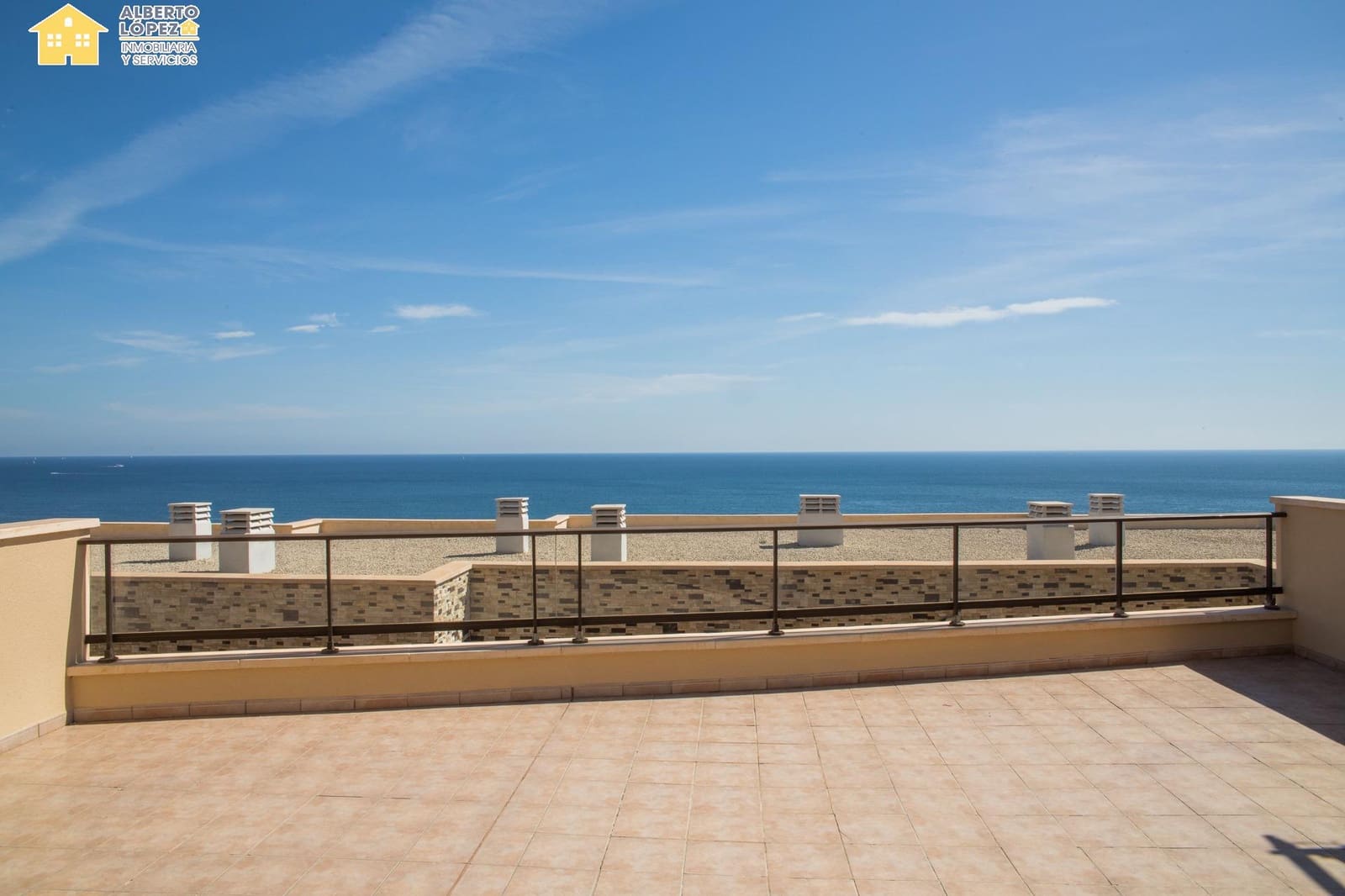 3 quarto Bungalow para venda em Arenales del Sol com piscina garagem - 470 000 € (Ref: 9282295)
